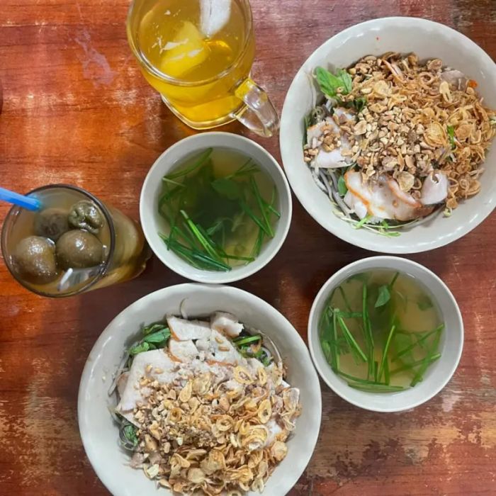 Hình ảnh mỳ vằn thắn và các món dimsum hấp dẫn tại 21 Hàng Điếu