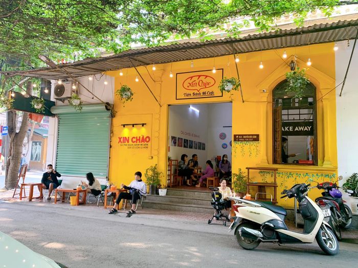 Tiệm Bánh Mì & Cafe Xin Chào - Ảnh 2: Cận cảnh nghệ thuật những chiếc bánh mì nóng hổi với lớp nhân thơm ngon bắt mắt