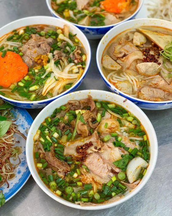Hình ảnh tô bún bò A Hùng thơm ngon hấp dẫn