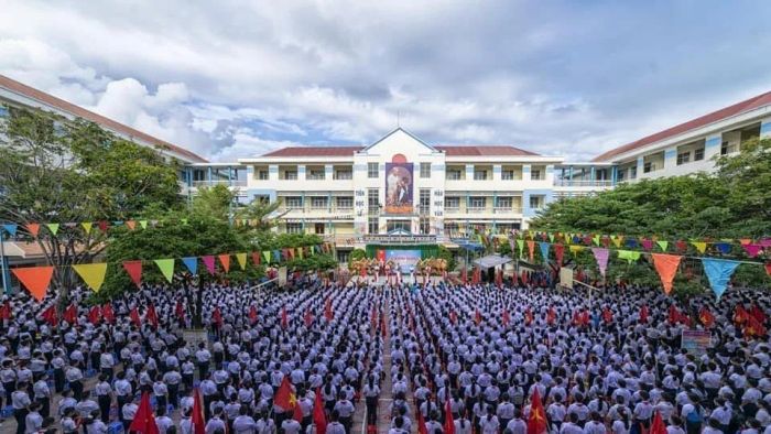 Khuôn viên rộng rãi và thân thiện tại THCS Ngô Sĩ Liên