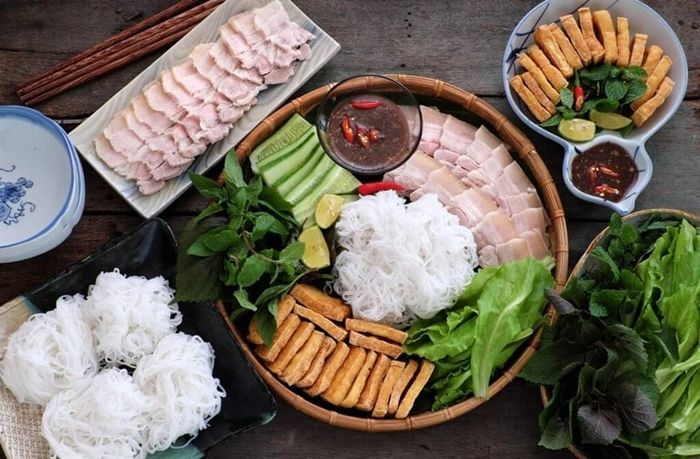 Quán bún đậu nổi tiếng ở Hóc Môn mà bạn không thể bỏ qua