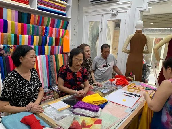Áo Dài Cẩm Tú - Ảnh 1