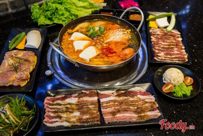 Không gian sang trọng và món nướng cao cấp tại Hongdae