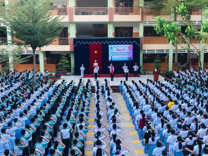 Khuôn viên xanh - sạch - đẹp và các hoạt động ngoại khóa sôi nổi tại THCS Nguyễn Thái Bình