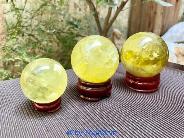Quả cầu Thạch Anh - vật phẩm phong thủy đa công dụng với nhiều ý nghĩa sâu sắc cho đời sống con người.