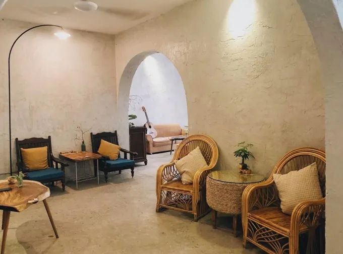 Không gian sân vườn xanh mát tại Acof Atelier