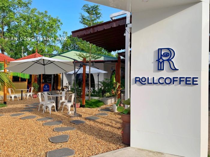 Roll Coffee - Không Gian Thư Giãn Với Góc Check-In Đẹp
