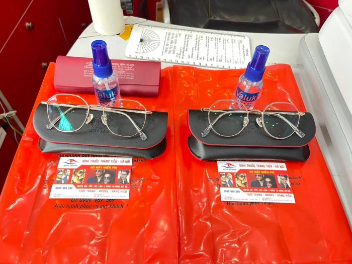 Góc nhìn nghệ thuật về Kính Thuốc Tràng Tiền HN - TX Phú Thọ: Nơi ánh sáng hội tụ để mang đến những khung hình sống động về không gian phục vụ đầy chuyên nghiệp.