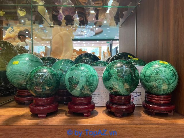 Thạch Anh Việt - Hệ thống chuyên về đá phong thủy với 8 năm kinh nghiệm, nơi gửi gắm niềm tin của những người am hiểu và yêu thích phong thủy.