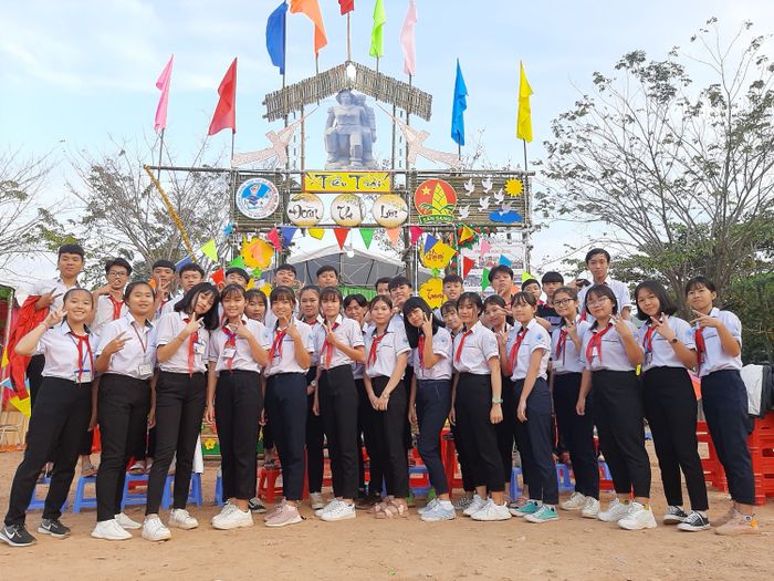 Hình ảnh ấn tượng về khuôn viên xanh - sạch - đẹp của THCS Chánh Phú Hòa