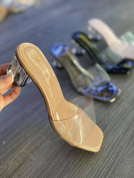 Hình ảnh không gian sang trọng tại Dâu Tây Shop