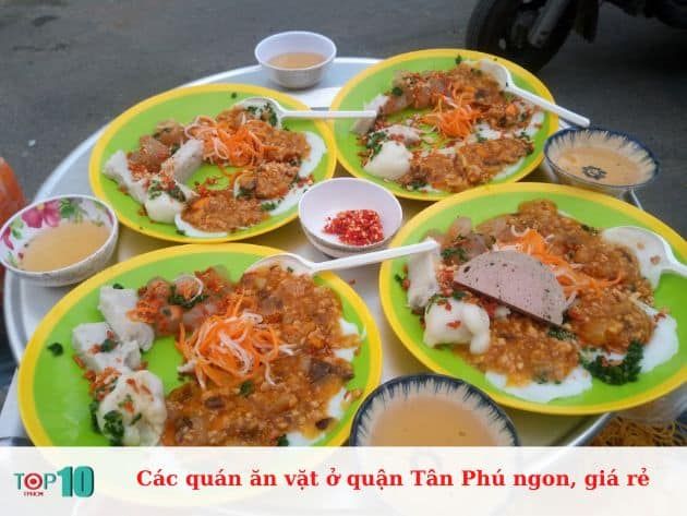 Các quán ăn vặt nổi bật ở quận Tân Phú: Ngon, giá rẻ và được yêu thích.