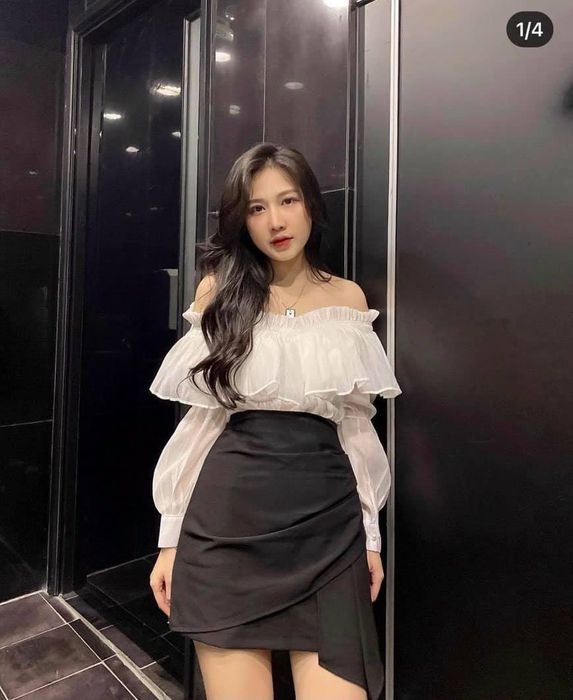 Đến với <strong>Tuyết Hiền Store</strong>, bạn sẽ có cơ hội sở hữu những bộ trang phục từ váy đầm đi chơi, quần áo công sở thanh lịch đến những bộ đồ năng động, trẻ trung. Đặc biệt, đội ngũ nhân viên tận tình sẽ giúp bạn tìm ra sản phẩm vừa ý, phù hợp với dáng người của mình.