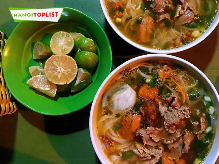 pho-bo-tho-quan-pho-sot-vang-ha-noi-ngon-Tripi