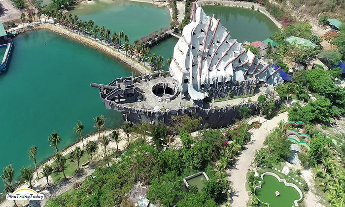 Hình ảnh đầu tiên về thủy cung Trí Nguyên - Kiến trúc độc đáo hình con tàu cổ
