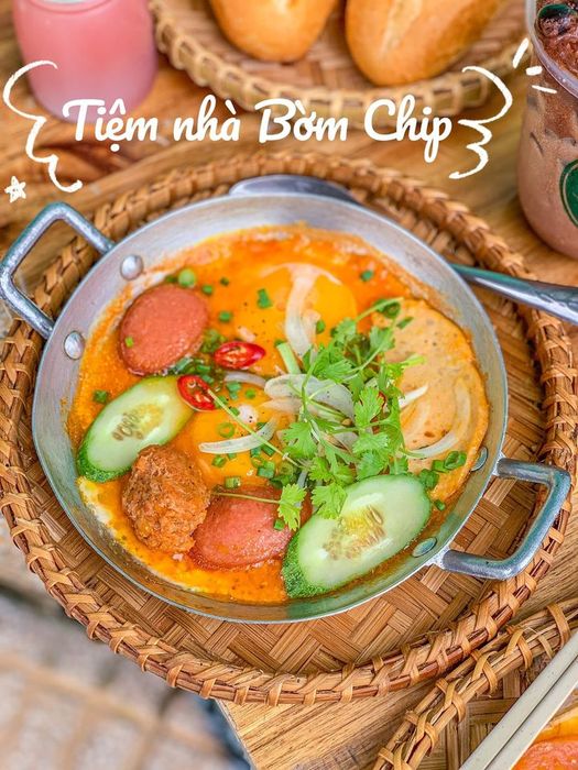 Không gian ấm cúng và món ngon đặc trưng tại Tiệm nhà Bờm Chip