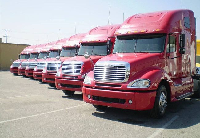 Hình ảnh đội xe container đa tải trọng của Dương Minh Logistics