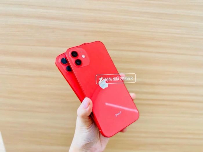 Góc trưng bày iPhone đa dạng tại Tiệm Nhà 2000er