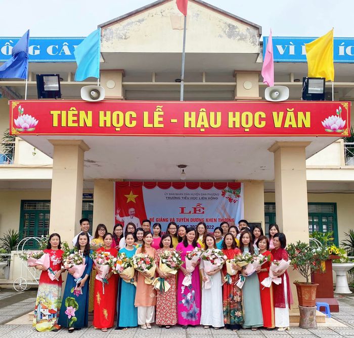 Hình ảnh khuôn viên tràn ngập cây xanh tại Trường Tiểu Học Liên Hồng