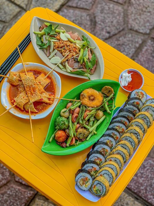 Những món chè nghệ thuật đầy màu sắc tại TIỆM CHÈ BÀ NGOẠI