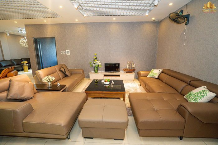 Showroom sang trọng tại Nội thất Hùng Thảo
