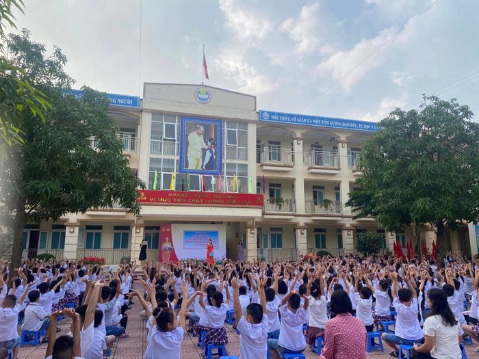 Hình ảnh khuôn viên xanh - sạch - đẹp của Trường Tiểu học Tân Hội B