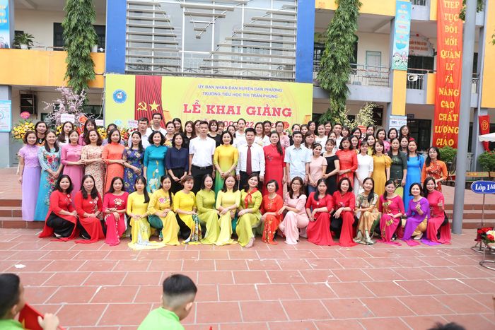 Trường Tiểu học Thị trấn Phùng ảnh 2 - Không gian học tập sáng tạo với đầy đủ trang thiết bị hiện đại