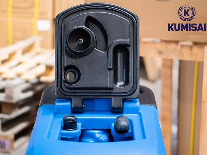 Máy chà sàn Kumisai KMS 50D có nắp đổ hóa chất vào bình dễ dàng 