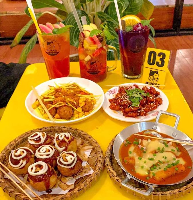 Không gian trẻ trung và món ngon tại Monna Food and Drink