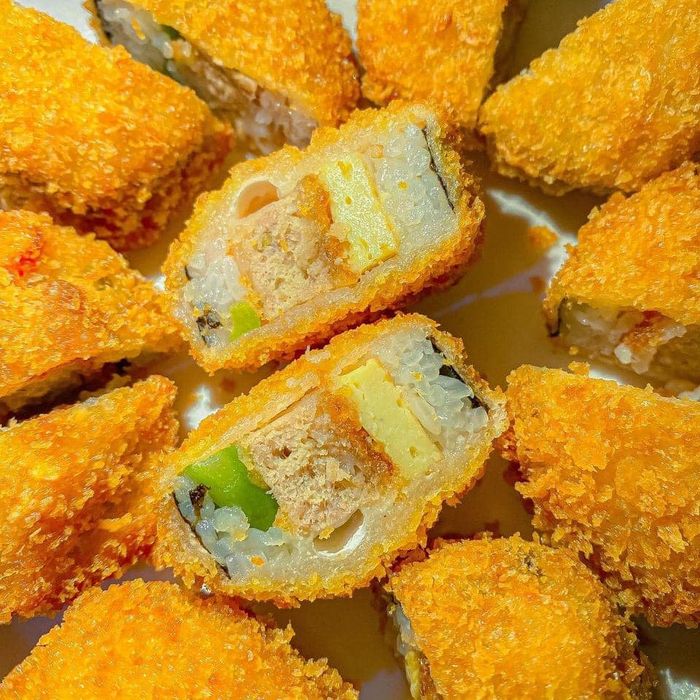 Không gian ấm cúng và món ngon tại Sushi Phượng Béo