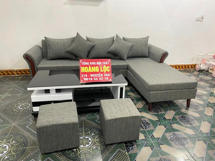Không gian trưng bày đa dạng mẫu mã tại Tổng Kho Nội Thất Hoàng Lộc