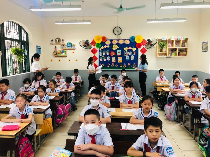 Trường Tiểu học Thị trấn Phùng ảnh 3 - Góc nhìn toàn cảnh về ngôi trường khang trang với hệ thống phòng học hiện đại