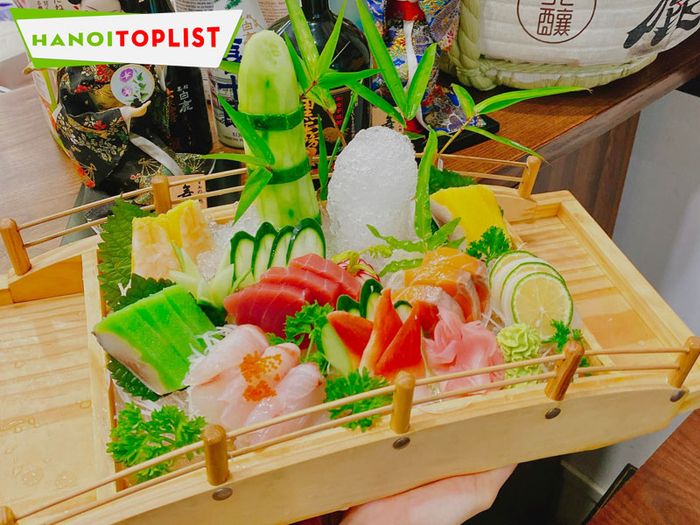 sushi-koi-quan-sushi-ngon-xiu-tai-ha-noi-Tripi