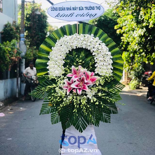 dịch vụ đặt hoa chia buồn tại quận 2 – giao nhanh, tận tâm