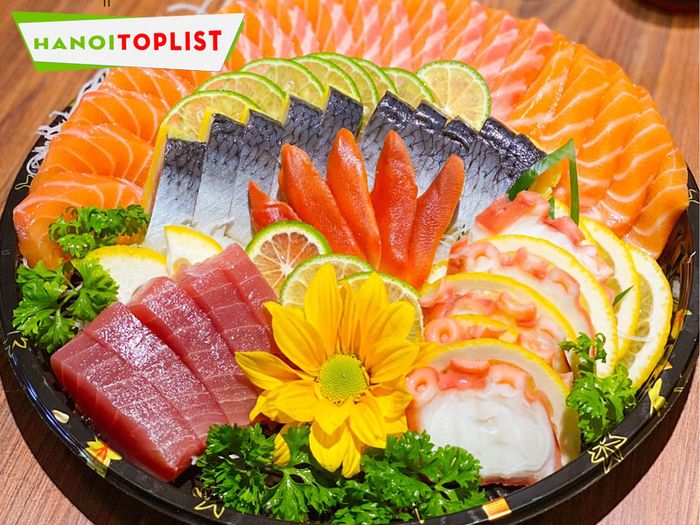 HachiJuHachi Shouten – Một điểm đến không thể bỏ qua với những tín đồ yêu thích ẩm thực Nhật Bản. Món sushi tại đây chuẩn vị, kết hợp hoàn hảo với những món lẩu và nướng đậm đà, tinh tế. Đặc biệt, quán còn gây ấn tượng với không gian sang trọng, dễ chịu, tạo cảm giác thoải mái cho thực khách khi đến thưởng thức.