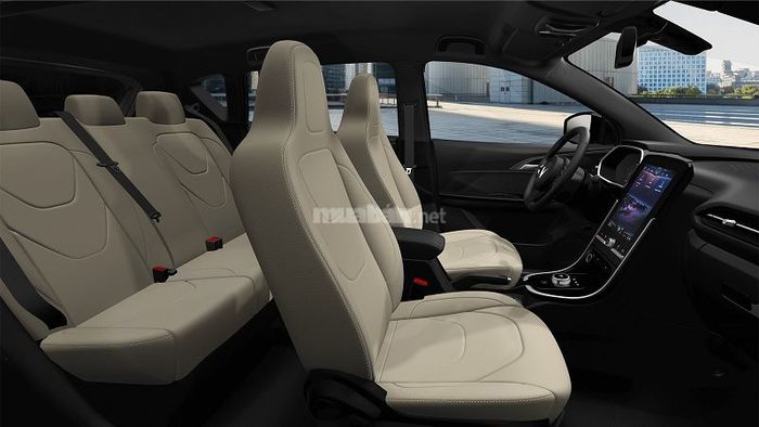 Các ghế ngồi được bọc bằng chất liệu simili da cao cấp