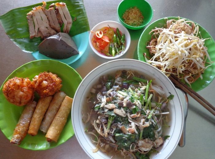Hành trình ẩm thực Trà Vinh: Khám phá vị ngon đậm chất miền quê của bún nước lèo