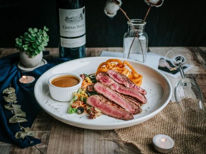 Những món bít tết thượng hạng tại The Olive Steakhouse