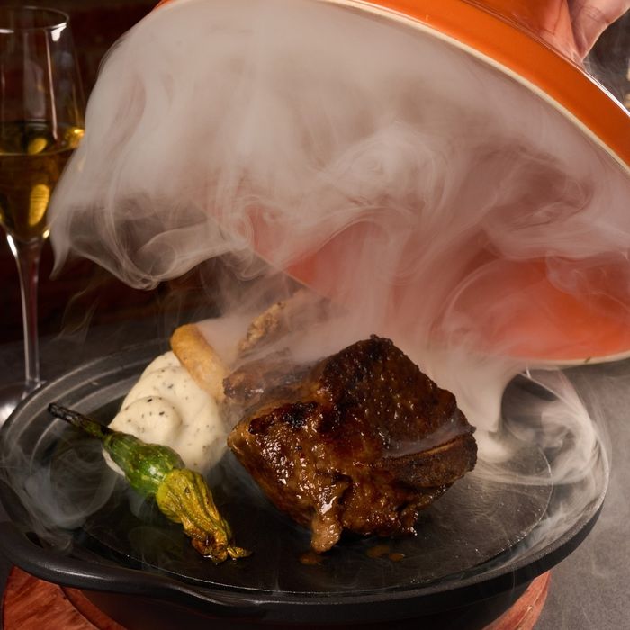 Góc ảnh đầy nghệ thuật tại Moo Beef Steak Sài Gòn