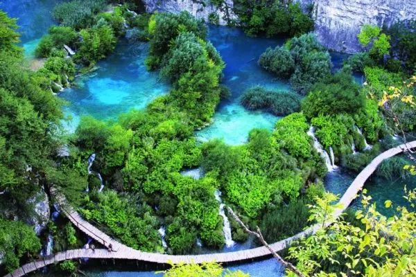 Thiên nhiên kỳ vĩ tại Vườn Quốc Gia Bạch Mã