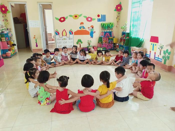 Hình ảnh khuôn viên xanh mát tại Mầm Non Yên Phong
