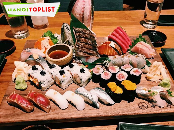 sushi-bar-quan-sushi-ngon-tai-ha-noi-noi-tieng-Tripi