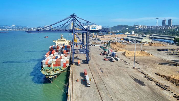 Bộ ảnh tuyệt đẹp về Cảng Cái Lân - Cảng nước sâu hiện đại giữa lòng Di sản Vịnh Hạ Long