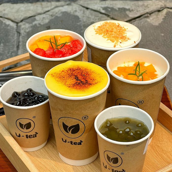 U-Tea ảnh 2 - Những ly trà sữa bắt mắt với lớp trân châu óng ánh, sắc màu hài hòa dưới ánh đèn vàng ấm áp của quán.
