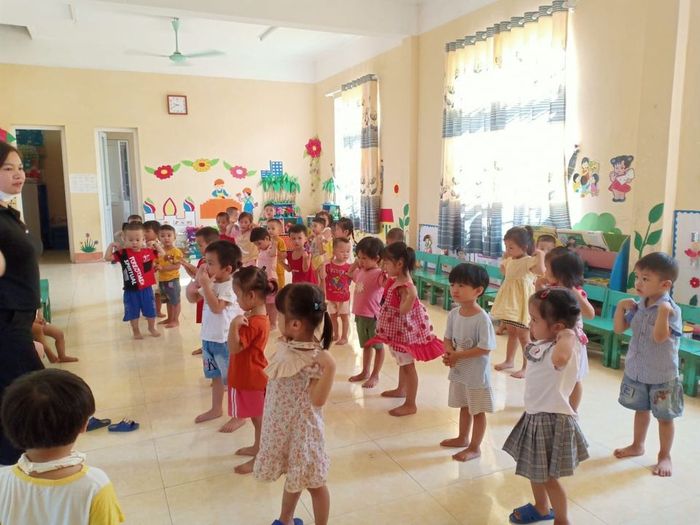 Khoảnh khắc vui chơi ngoài trời của bé tại Mầm Non Yên Phong