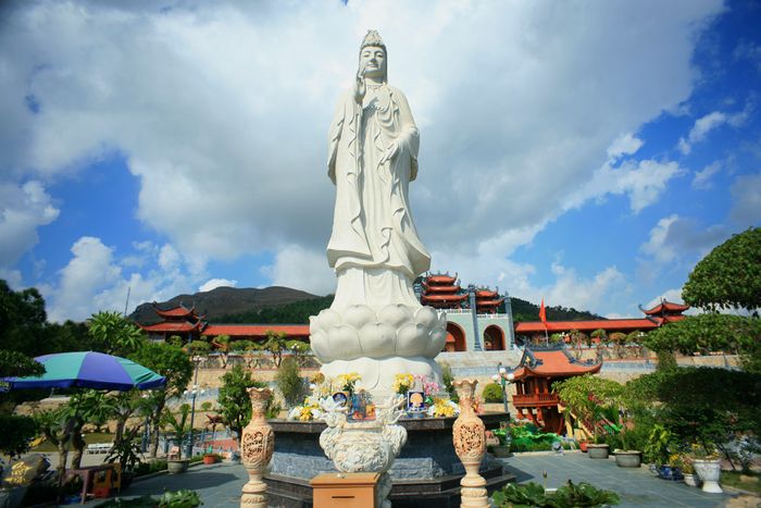 Chùa Ba Vàng - Ngôi chùa linh thiêng bậc nhất Quảng Ninh hình 2