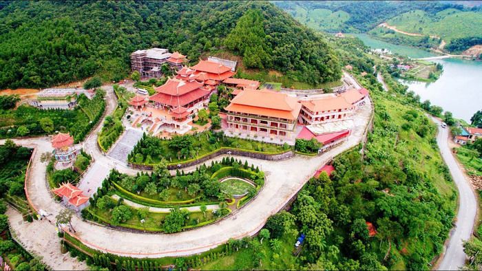 Chùa Cái Bầu - Chốn tâm linh giữa trời mây, non nước hình 1