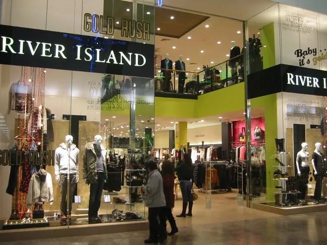 River Island - Biểu tượng thời trang trẻ trung toàn cầu