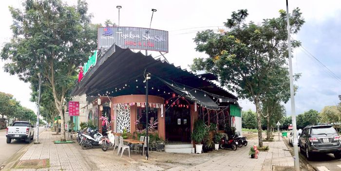 Khám phá không gian ẩm thực tại Nhà Hàng Đông Dương - Toyokan Sushi BBQ và Lẩu qua loạt hình ảnh đầy màu sắc, nơi mỗi góc nhìn đều kể câu chuyện ẩm thực sống động.