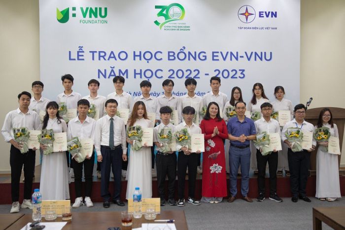 Hình ảnh góc học tập hiện đại tại Đại học Công nghệ - ĐHQG Hà Nội